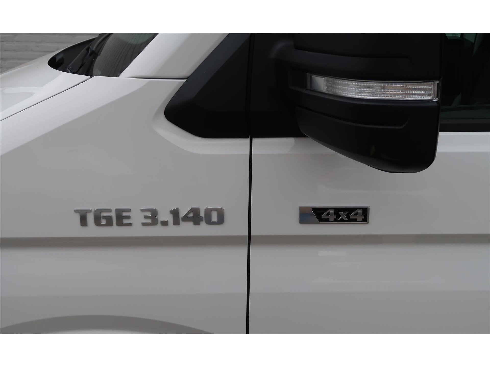 47427742-5.jpg