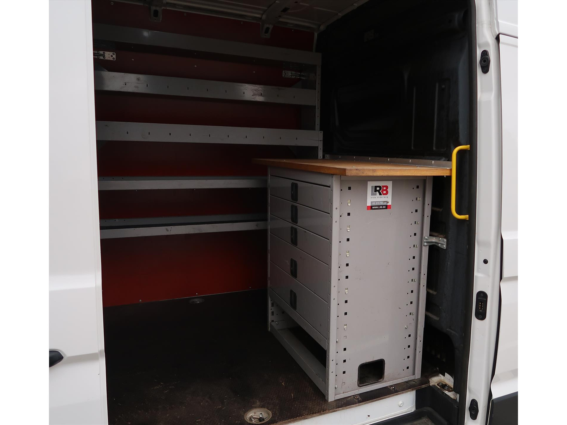 47427742-7.jpg