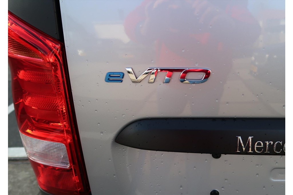 51151556-6.jpg